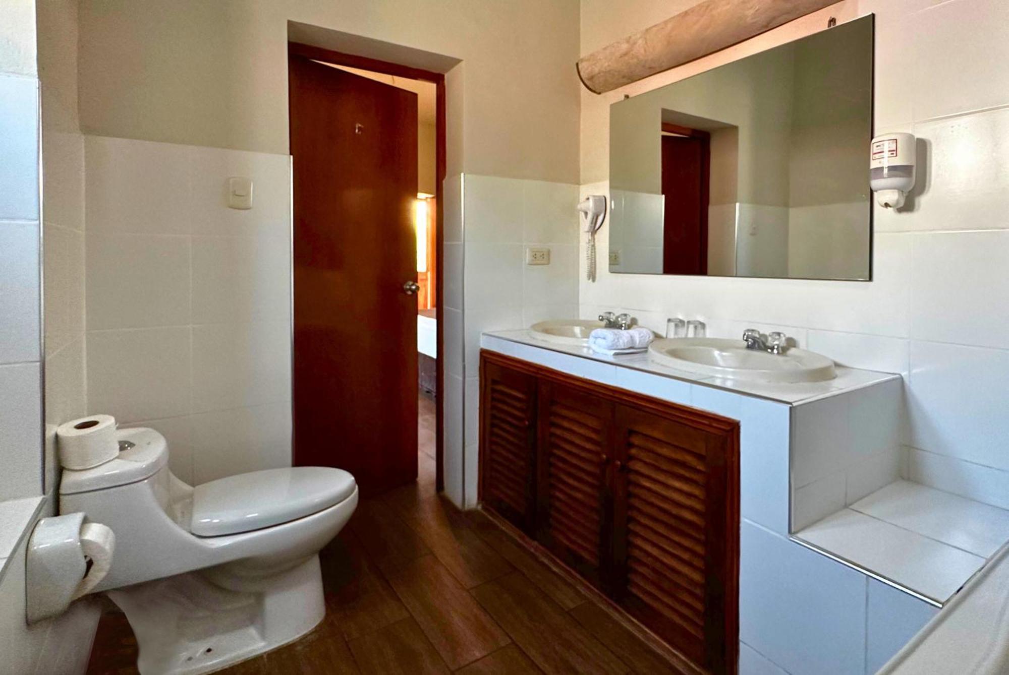Dm Hoteles Mossone - Ica Buitenkant foto